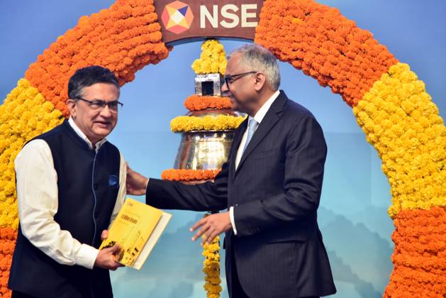 Tata Capital IPO Listing on NSE Mumbai, Oct 13 (ANI): CEO of National Stock Exchange (NSE) Ashish Chauhan, Chairman of Tata Sons Natarajan Chandrasekaran, during the listing ceremony of Tata Capital Limited s Initial Public Offering (IPO) at the NSE, in Mumbai on Monday. Mumabi Mahararashtra India Copyright: xx ANI_20251013082