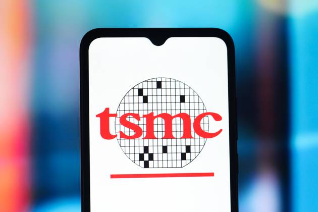 Digital Companies in Canada - 13 Oct 2025 In this photo illustration, the TSMC (Taiwan Semiconductor Manufacturing Company) logo is seen displayed on a smartphone screen Canada Copyright: xThomasxFullerx xSOPAxImagesx TFSPI_13102025-1613
