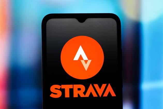 Digital Companies in Canada - 13 Oct 2025 In this photo illustration, the Strava logo is seen displayed on a smartphone screen. Canada Copyright: xThomasxFullerx xSOPAxImagesx TFSPI_13102025-1615