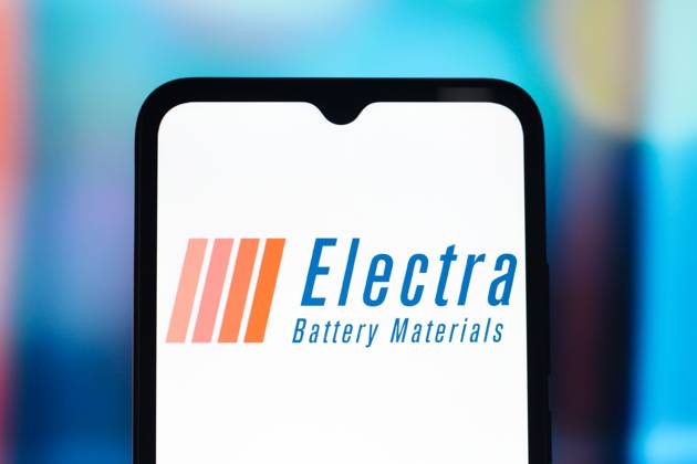 Digital Companies in Canada - 13 Oct 2025 In this photo illustration, the Electra Battery Materials logo is seen displayed on a smartphone screen. Canada Copyright: xThomasxFullerx xSOPAxImagesx TFSPI_13102025-1616