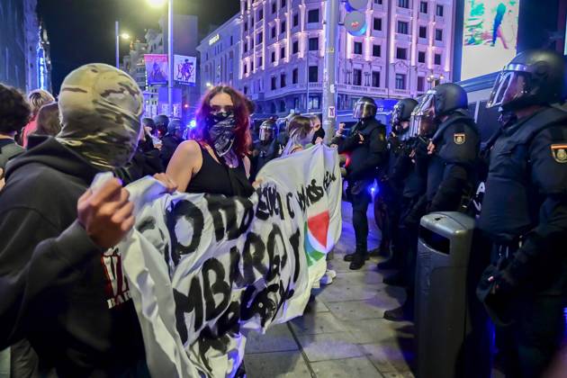 October 15, 2025, Madrid, Madrid, SPAIN: Protesters take part in a march in support of Palestine during the general strike on October 15 (15O) in Madrid, Spain. Thousands gathered to demand an end to the offensive in Gaza and to show solidarity with the Palestinian people. At the end of the demonstration, clashes broke out between a small group of protesters and Spainâ€⠢s National Police. Madrid SPAIN - ZUMAz108 20251015_znp_z108_131 Copyright: xRichardxZubelzux