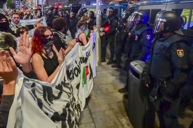 October 15, 2025, Madrid, Madrid, SPAIN: Protesters take part in a march in support of Palestine during the general strike on October 15 (15O) in Madrid, Spain. Thousands gathered to demand an end to the offensive in Gaza and to show solidarity with the Palestinian people. At the end of the demonstration, clashes broke out between a small group of protesters and Spainâ€⠢s National Police. Madrid SPAIN - ZUMAz108 20251015_znp_z108_136 Copyright: xRichardxZubelzux