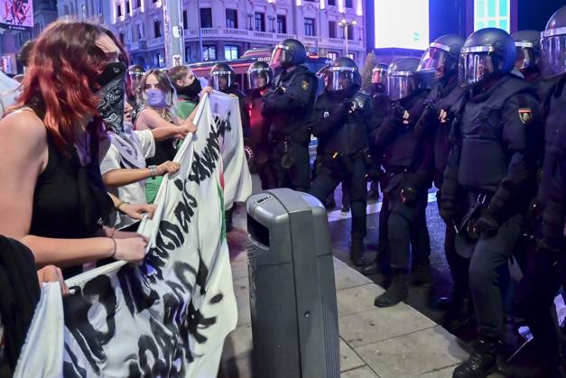 October 15, 2025, Madrid, Madrid, SPAIN: Protesters take part in a march in support of Palestine during the general strike on October 15 (15O) in Madrid, Spain. Thousands gathered to demand an end to the offensive in Gaza and to show solidarity with the Palestinian people. At the end of the demonstration, clashes broke out between a small group of protesters and Spainâ€⠢s National Police. Madrid SPAIN - ZUMAz108 20251015_znp_z108_137 Copyright: xRichardxZubelzux