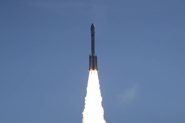 (251017) -- TAIYUAN, Oct. 17, 2025 -- A modified Long March-6 carrier rocket carrying a new satellite group blasts off from the Taiyuan Satellite Launch Center in north China s Shanxi Province on Oct. 17, 2025. The satellite group, which will constitute the Spacesail Constellation -- a commercial Chinese low-orbit satellite network, was launched at 3:08 p.m. (Beijing Time) and entered its preset orbit successfully. (Photo by Xinhua) (EyesOnSci)CHINA-TAIYUAN-SATELLITE GROUP-LAUNCH (CN) WangxYapeng
