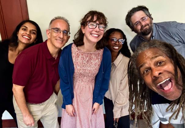 October 28, 2025, St. Petersburg, Florida, USA: Tampa Bay Times photographer , on right, takes a selfie with the Times Education Hub team (from left): Divya Kumar, Jeffrey S. Solochek, Lucy Marques, Nakylah Carter Jay Cridlin. The team was photographed at the Poynter Institute on Tuesday, Oct. 28, 2025 in St. Petersburg. St. Petersburg USA - ZUMAs70_ 20251028_zan_s70_065 Copyright: xDirkxShaddx