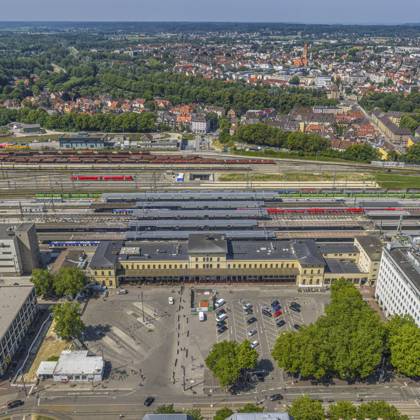 Augsburg city center from a birds eye view View of the city around the main railway station traffic hub View of the Swabian district capital of Augsburg around Augsburg railroad station district Bavaria Germany Copyright: xmultimaps360 Rochaux 20250613_A-Bahnhofsviertel_20