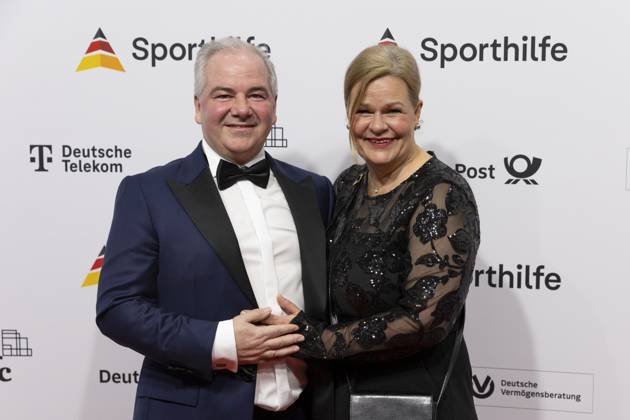 Federal Minister of the Interior and for Home Affairs Nancy FAESER re with husband Eyke GRUENING GRÜNING li at the 54 Sports Ball of the German Sports Aid Foundation, on 22 02 2025 at the F e s t h a l l e in Frankfurt am Main Germany