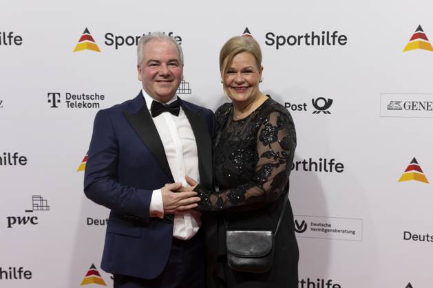 Federal Minister of the Interior and for Home Affairs Nancy FAESER re with husband Eyke GRUENING GRÜNING li at the 54 Sports Ball of the German Sports Aid Foundation, on 22 02 2025 at the F e s t h a l l e in Frankfurt am Main Germany