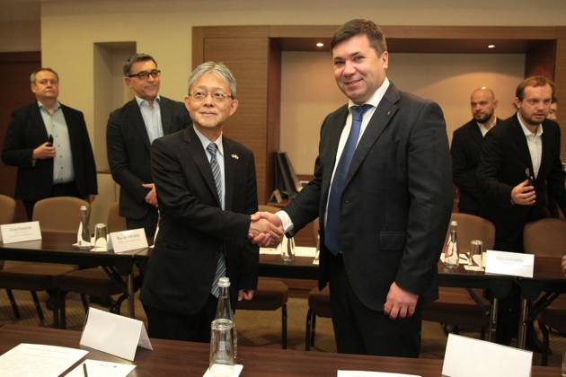 Ambassador Extraordinary and Plenipotentiary of Japan to Ukraine Masashi Nakagome (L) and Deputy Minister of Education and Science of Ukraine Andrii Vitrenko pose for a photo shaking hands during a conference that included the handover of water purification equipment to the Kyiv Regional Mental Health Center (KRMHC) from Japanese company Waqua Inc., Kyiv, Ukraine, on October 29, 2025 (Photo by Hennadii Minchenko Ukrinform) Japan donates water purification equipment to medical center in Kyiv region Copyright: xHennadiixMinchenkox