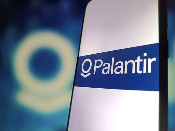 Illustration Palantir SUQIAN, CHINA - NOVEMBER 5, 2025 - An illustration photo shows Palantir logo in a smartphone in Suqian, Jiangsu Province, China on November 5, 2025. Suqian Jiangsu China  Copyright: xCFOTOx i1762363062114