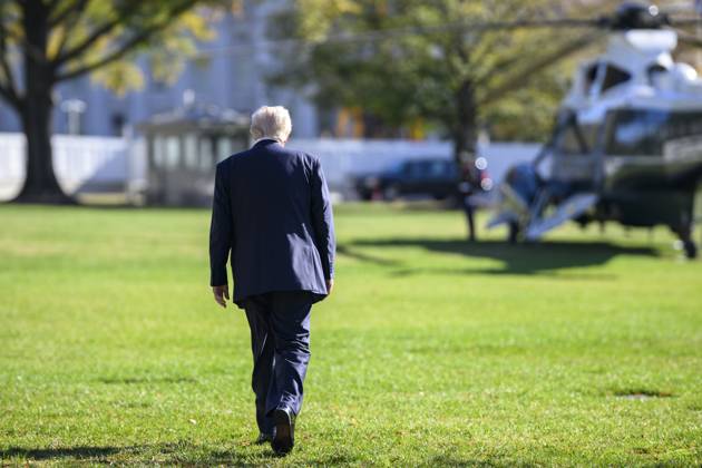 President Donald Trump departs the White House en route to Miami President Donald Trump departs the White House en route to Miami to deliver remarks at the America Business Forum, Wednesday, November 5, 2025., Credit:Daniel Torok Avalon Copyright: xDanielxTorokx xAvalonx 1050741226