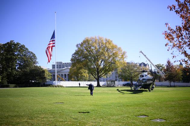 President Donald Trump departs the White House en route to Miami President Donald Trump departs the White House en route to Miami to deliver remarks at the America Business Forum, Wednesday, November 5, 2025., Credit:Daniel Torok Avalon Copyright: xDanielxTorokx xAvalonx 1050741246