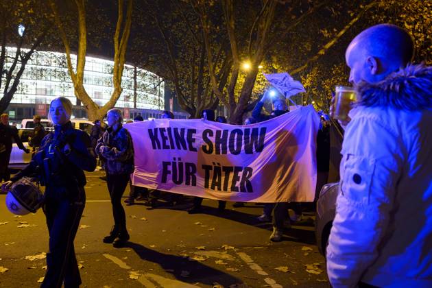 Demonstrators protest against the appearance of Rammstein frontman Till Lindemann in front of the Westfalenhalle Dortmund, 08 11 2025 NRW Germany Copyright: xSaschaxSchuermannx