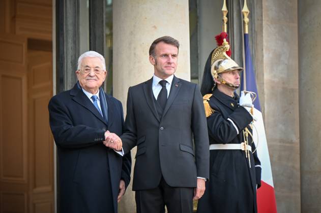 French president Emmanuel Macron welcomes Mahmoud Abbas at Elysee Palace 450581 2025 11 11 Copyright: xBarbaraxNeymanx xStarfacex STAR_450581_012