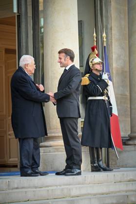 French president Emmanuel Macron welcomes Mahmoud Abbas at Elysee Palace 450581 2025 11 11 Copyright: xBarbaraxNeymanx xStarfacex STAR_450581_014