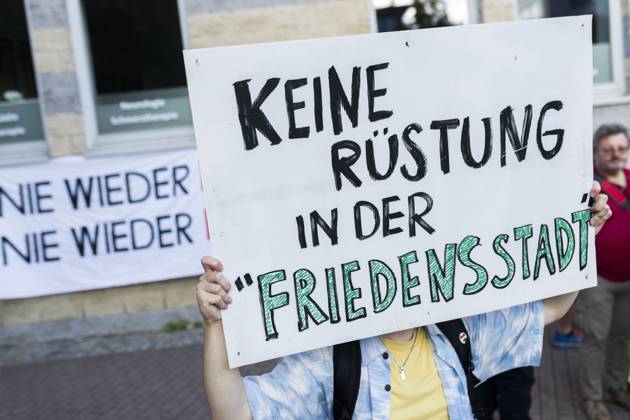 Poster with the inscription No armaments in the city of peace during a rally on Anti-War Day 2025 in Osnabrück The VW plant in Osnabrück is on Volkswagens list of sites to be cut Rheinmetall boss Armin Papperger said that the VW plant in Osnabrück was well suited to producing military ve