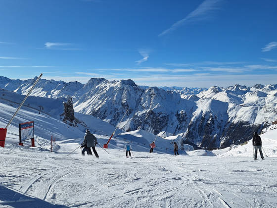 Ischgl, Samnaun theme picture ski resort Silvretta Arena Ischgl, Samnaun in the alpine region Paznaun, opening, season opening, season start 2025 2026 in Austria theme picture Copyright: xEibnerxPressefotox xFleigx