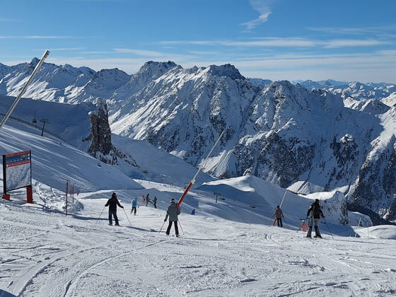 Ischgl, Samnaun theme picture ski resort Silvretta Arena Ischgl, Samnaun in the alpine region Paznaun, opening, season opening, season start 2025 2026 in Austria theme picture Copyright: xEibnerxPressefotox xFleigx