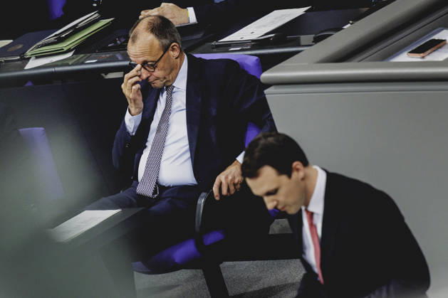 L R Friedrich Merz CDU , Federal Chancellor, and Pascal Reddig, Member of the German Bundestag CDU and Chairman of the Young Group of the CDU CSU, recorded during the debate on the pension package in the German Bundestag in Berlin, 05 12 2025 The Young Group of the CDU CSU parliamentary group threatens to reject the package, which could lead to a cri Copyright: xFlorianxGaertnerx