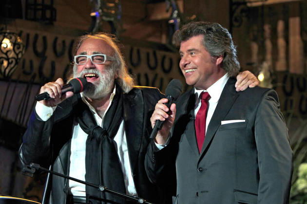 ARCHIVE Andy Borg Singer and presenter Andy Borg with Demis Roussos on the occasion of the ADR TV show Musikantenstadl , 2011 ARCHIVE RECORD, date estimated 20251115JWM1621