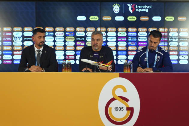 Galatasaray v Samsunspor - Turkish Super Lig ISTANBUL, TURKIYE - DECEMBER 5: Head coach Thomas Reis (C) of Samsunspor speaks during a press conference after the Turkish Super Lig week 15 football match between Galatasaray and Samsunspor at RAMS Park in Istanbul, Turkiye on December 5, 2025. Bunyamin Celik Anadolu Istanbul Turkey. Editorial use only. Please get in touch for any other usage. Copyright: x2025xAnadoluxBunyaminxCelikx