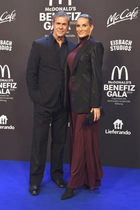 Sven Martinek with partner Bianca Rütter at the 20 McDonald s Benefit Gala in aid of the McDonald s Childrens Aid Foundation at the Eisbach Studios in Munich, 06 12 2025 Foto:xB.xInsingerx xFuturexImagex mcdonalds_5219