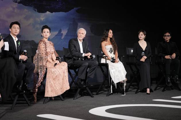 SANYA, CHINA - DECEMBER 08: (L-R) Actor Huang Xuan, actress Zhang Ziyi, director James Cameron, American actress Zoe Saldana, actress Susan Sun Li and actor Deng Chao attend the China premiere of film Avatar: Fire and Ash on December 8, 2025 in Sanya, Hainan Province of China.  Copyright: xVCGx 111608432989