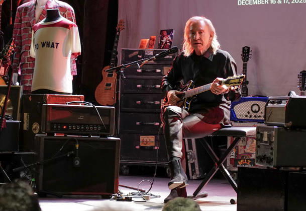 Joe Walsh Julien™s auction preview Joe Walsh Julien™s auction preview at Troubadour on December 08, 2025 in West Hollywood, CA. West Hollywood Troubadour California USA Copyright: xLISAxOConnor AFF-USA.comx