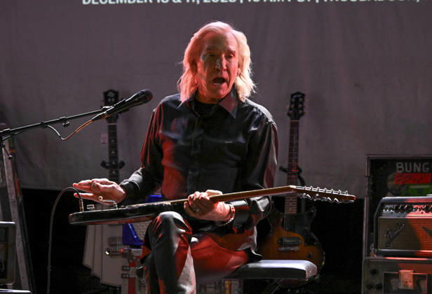 Joe Walsh Julien™s auction preview Joe Walsh Julien™s auction preview at Troubadour on December 08, 2025 in West Hollywood, CA. West Hollywood Troubadour California USA Copyright: xLISAxOConnor AFF-USA.comx