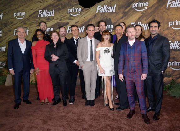 Fallout Premiere - Los Angeles, USA LOS ANGELES, USA. December 08, 2025: Walton Goggins, Kumail Nanjiani, Macaulay Culkin, Aaron Moten, Athena Wickham, James Altham, Lisa Joy, Justin Theroux, Kyle MacLachlan, Jon Daly, Jonathan Nolan, Todd Howard, Ella Purnell, Geneva Robertson-Dworet & Frances Turner at the season 2 premiere of Fallout at the Academy Museum. Los Angeles CA USA  Copyright: xPaulxSmith Featureflashx