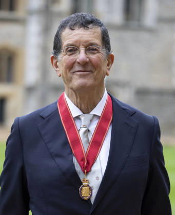 Investiture at Windsor Castle Image Licensed to i-Images Picture Agency. 09 12 2025. Windsor , United Kingdom. Sculptor Sir Antony Gormley with his Companions of Honour after an Investiture at Windsor Castle, United Kingdom., Credit:Stephen Lock i-Images Avalon United Kingdom, Windsor  Copyright: xStephenxLockx xi-Imagesx xAvalonx 1057897009
