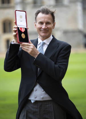Investiture at Windsor Castle Image Licensed to i-Images Picture Agency. 09 12 2025. Windsor , United Kingdom. Sir Jeremy Hunt with his knighthood after an Investiture at Windsor Castle, United Kingdom., Credit:Stephen Lock i-Images Avalon United Kingdom, Windsor  Copyright: xStephenxLockx xi-Imagesx xAvalonx 1057897055