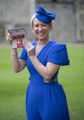 Investiture at Windsor Castle Image Licensed to i-Images Picture Agency. 09 12 2025. Windsor , United Kingdom. TV weather presenter Ruth Dodsworth with her OBE after an Investiture at Windsor Castle, United Kingdom., Credit:Stephen Lock i-Images Avalon United Kingdom, Windsor  Copyright: xStephenxLockx xi-Imagesx xAvalonx 1057897122