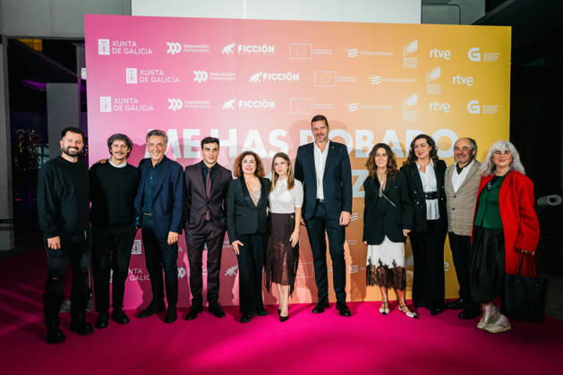 Premiere of the film Me has robado el corazón in Pontevedra Family photo at the photocall for the premiere of the film Me has robado el corazón, at the Provincial Museum, on December 9, 2025, in Pontevedra, Galicia Spain The film, written and directed by Chus Gutiérrez, focuses on the contradictions of the system and the frustration of young people in todays Spain, written and directed by Chus Gutiérrez, focuses on the contradictions of the system and the vital frustration of young people in todays Spain 09 DECEMBER 2025 PHOTOCALL PREMIERE MOVIE CINEMA ACTORS Pontevedra Galicia Pontevedra Galicia Galicia Spain  Copyright: xBeatrizxCiscarx 7159453