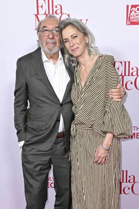 James L Brooks and Jennifer Simchowitz at the world premiere of the movie Ella McCay at the El Capitan Theatre Los Angeles, 09 12 2025 Foto:xD.xStarbuckx xFuturexImagex ella_5306