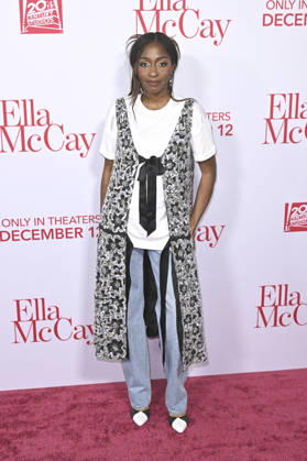 Ayo Edebiri at the world premiere of the movie Ella McCay at the El Capitan Theatre Los Angeles, 09 12 2025 Foto:xD.xStarbuckx xFuturexImagex ella_5316