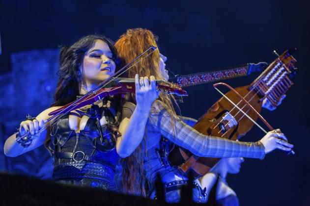 The Legendary Orchestra live at a concert in the ZAG Arena Hannover, 08 12 2025 Foto:xC.xSpeidelx xFuturexImagex legendary_5207