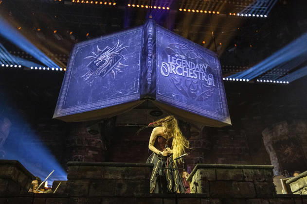 The Legendary Orchestra live at a concert in the ZAG Arena Hannover, 08 12 2025 Foto:xC.xSpeidelx xFuturexImagex legendary_5209