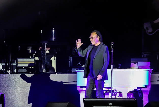 Music Concert - ANTONELLO VENDITTI The italian singer Antonello Venditti during the concert in Turin during ANTONELLO VENDITTI, Music Concert in TORINO, Italy, December 12 2025 TORINO INALPI ARENA Italy Copyright: xRenataxRoattinox xLiveMediax LPM_2192664