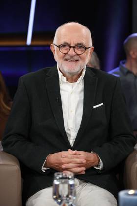 Prof Helmut Seitz, specialist in internal medicine and alcohol researcher, as a guest on the NDR Talk Show on 12 12 2025, photo session before the live broadcast on the 3 program of NDR television in the Hamburg Lokstedt television studio