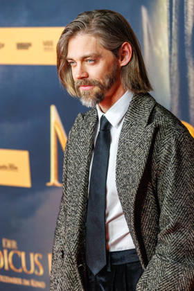 15 12 2025 Cologne World premiere of the historical film DER MEDICUS 2 at Cinedom Cologne Red Carpet Here Tom Payne Cologne Cinedom North Rhine-Westphalia Germany