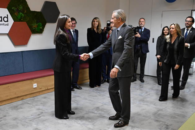 Queen Letizia chairs the meeting of the Board of Trustees of the FAD Youth Foundation Europa Press Executive Chairman, Asís Martín de Cabiedes, greets Queen Letizia at the meeting of the Board of Trustees of the FAD Youth Foundation, December 16, 2025, in Madrid Spain The meeting will address the issue of digital security for youth QUEEN LETIZIA FAD YOUTH DECEMBER 16, 2025 José Madrid Madrid Madrid Spain  Copyright: xJosÃ xOlivax 7172368