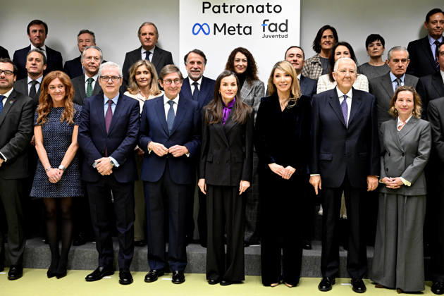 Queen Letizia chairs the meeting of the Board of Trustees of the FAD Youth Foundation The President of FAD Youth, José Ignacio Goirigolzarri, Queen Letizia and the Executive Chairman of Europa Press, Asís Martín de Cabiedes, pose for the family photo during the meeting of the Board of Trustees of the FAD Youth Foundation upon their arrival at the meeting of the Board of Trustees of the FAD Youth Foundation, December 16, 2025, in Madrid Spain Dona Letizia, Honorary President of the FAD Youth Foundation, chairs the meeting of the Board of Trustees of the institution, which will address the issue of digital security for youth REINA LETIZIA FAD JUVENTUD 16 DECEMBER 2025 José Madrid Madrid Madrid Spain  Copyright: xJosÃ xOlivax 7172416