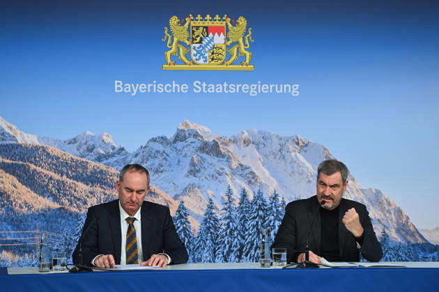 From left Hubert AIWANGER Free Voters, Bavarian Minister of Economic Affairs, Markus SOEDER State Premier of Bavaria and CSU Chairman in front of a wintry Alpine backdrop, press conference of the Bavarian State Government after the cabinet meeting on 16 12 2025 in the Prinz Carl Palais in Munich