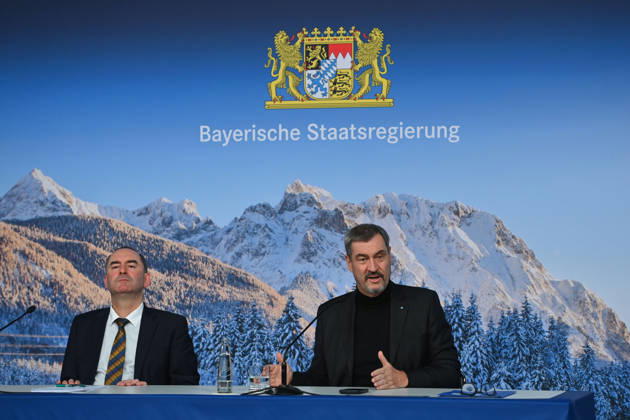 From left Hubert AIWANGER Free Voters, Bavarian Minister of Economic Affairs, Markus SOEDER State Premier of Bavaria and CSU Chairman in front of a wintry Alpine backdrop, press conference of the Bavarian State Government after the cabinet meeting on 16 12 2025 in the Prinz Carl Palais in Munich