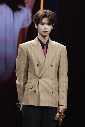 LANGFANG, CHINA - DECEMBER 16: Actor singer Justin Huang Minghao arrives at the red carpet of the Domestic TV Series Ceremony (China TV Drama Awards) on December 16, 2025 in Langfang, Hebei Province of China.  Copyright: xVCGx 111610223262