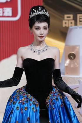 LANGFANG, CHINA - DECEMBER 16: Actress Peng Xiaoran arrives at the red carpet of the Domestic TV Series Ceremony (China TV Drama Awards) on December 16, 2025 in Langfang, Hebei Province of China.  Copyright: xVCGx 111610177723