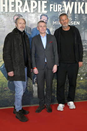 Mads Mikkelsen, Thomas Ostrup Moller and Anders Thomas Jensen at the premiere of the feature film Therapy for Vikings at the Delphi Filmpalast cinema in Berlin, 17 12 2025 Foto:xM.xBehrensx xFuturexImagex wikinger_5210
