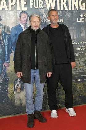 Mads Mikkelsen and Anders Thomas Jensen at the premiere of the movie Therapy for Vikings at the Delphi Filmpalast cinema in Berlin, 17 12 2025 Foto:xM.xBehrensx xFuturexImagex wikinger_5215