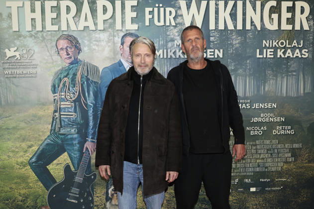 Mads Mikkelsen and Anders Thomas Jensen at the premiere of the movie Therapy for Vikings Den sidste viking The Last Viking in the cinema at Delphi Filmpalast Berlin, 17 12 2025 Foto:xS.xGabschx xFuturexImagex wikinger_5235